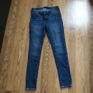 Mid rise ankle jeans